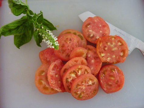 Best Home Garden Tomato: Royal Hillbilly A big tomato with a cult fillowing. It's that good. Seed Garden, Big Tomato, Tomato Garden, Tomato Seeds, Tomato Plants, Heirloom Seeds, Sweet Tarts, Yummy Foods, Growing Vegetables