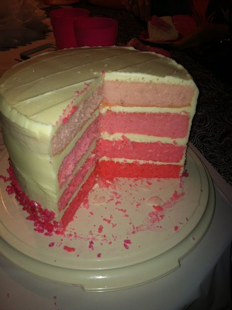 Ombré Cake Creds to Maddie Stark Ombré Cake, Princess Food, Magical Food, Cloud Cake, Beauty Cakes, Cake Strawberry, Cute Baking, Birthday Gift Baskets, Delicacy Food