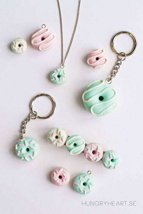 13 Fun Clay Craft Ideas To Make - Swoodson Says Diy Fimo, Keychain Ideas, Clay Keychain, Polymer Clay Diy, Cute Polymer Clay, Cute Clay, Clay Jewelry Diy, Fimo Clay, Polymer Clay Charms