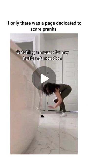 Scare Pranks on Instagram Halloween Pranks For Adults, Scaring People Pranks, Jump Scares Videos Pranks, Scare Pranks Videos Funny, Scaring People Funny Scary, Best Pranks Ever Hilarious, Scary Funny Videos, Scare Pranks, Scared Funny