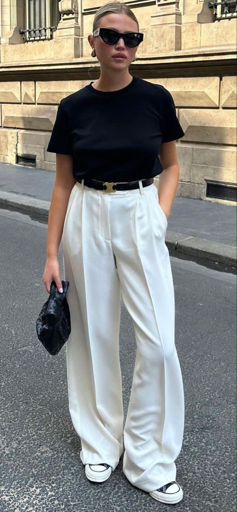 Spring Summer Minimalist Outfits, London Outfit 2023, Street Style Office Work Outfits, Street Style Trends 2023 Summer, Smart Street Style Women, New York Summer Work Outfits, London Style Women Summer, London Style 2023, Summer Everyday Outfits 2023