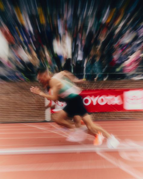 My final frames from shooting Penn Relays with @on. A new found appreciation for shooting portraits at a live track and field event, it’s a beautiful scene of chaos and elegance to create within, true theater. Special thanks to the young veteran track photo king @piercebtownsend for showing me his realm Track Field Photography, Track And Field Photography, Track Photoshoot Photo Ideas, Split Photography, Penn Relays, Field Photography, Sports Photo, Fields Photography, Sports Photos