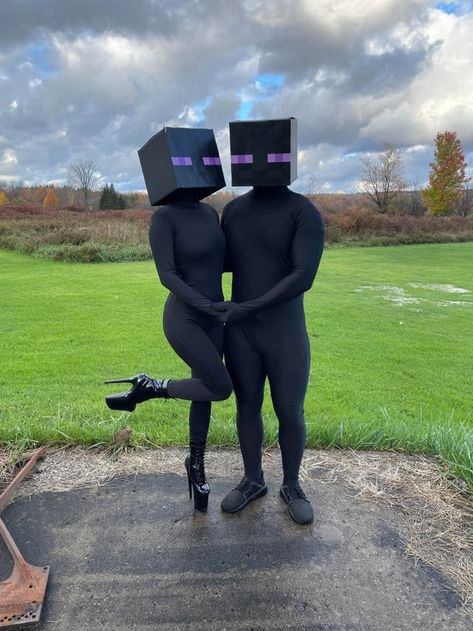 Minecraft Couple Costume, Halloween Cosplay Couple, Matching Formal Outfits For Couples, Enderman Cosplay, Enderman Costume, Minecraft Cosplay, Halloween Couple Costume Ideas, Last Minute Diy Costumes, Couple Costume Ideas