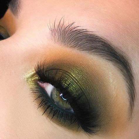 Gemini Palette, Green Eyeshadow Looks, Green Eyeshadow Look, Make Up Designs, Maquillage On Fleek, Kajal Eyeliner, Make Up Inspiration, Melt Cosmetics, Green Makeup