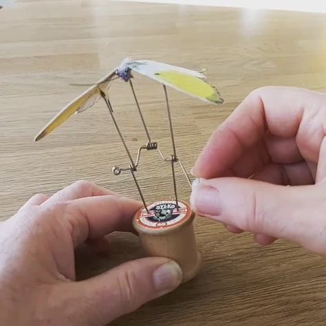 Bird Automaton Diy, Kinetic Toys Diy, Butterfly Automata, Automata Diy How To Make, Automaton Diy, Butterfly Toy, Clothespin Crafts Christmas, Kinetic Toys, Leaf Projects