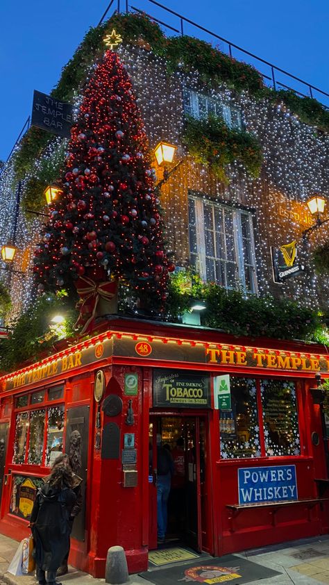 Dublin Ireland Christmas, Dublin Christmas Aesthetic, Dublin Wallpaper, Dublin Christmas, Dublin Aesthetic, Brussels Christmas, Personality Board, Best Christmas Destinations, Mind Movie