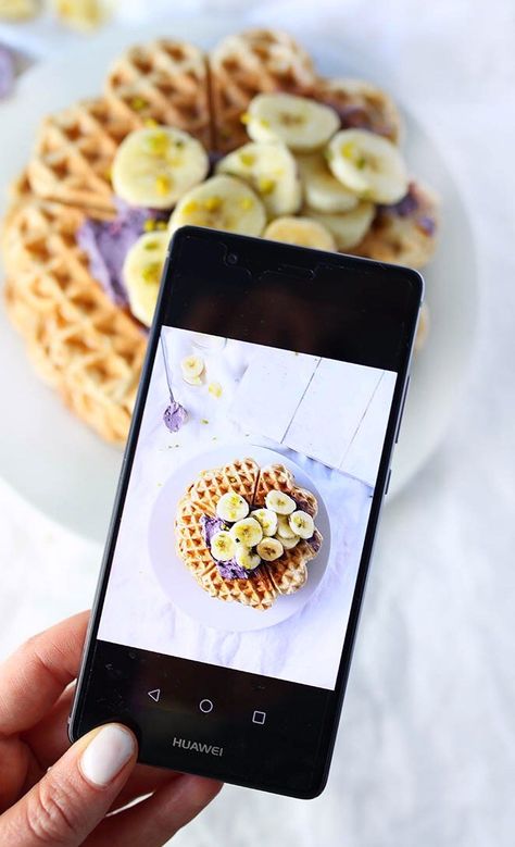 How to take better pix with your iPhone-vanillacrunch Iphone Food Photography, Food Photography Background, Expensive Camera, Vegan Nutella, Photography Tips Iphone, Good Pictures, Food Photography Tips, Cake Photography, Foto Tips