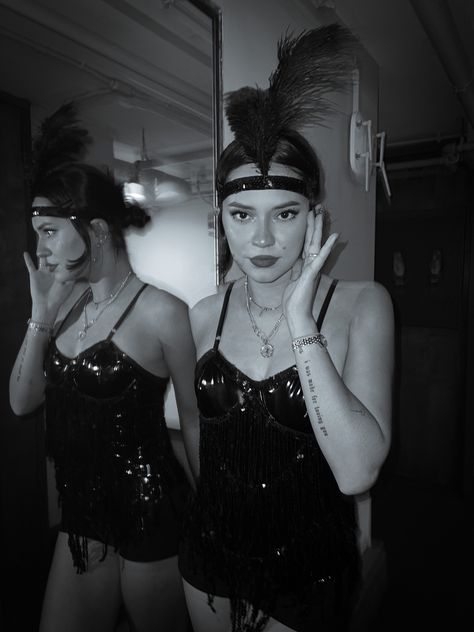 20's Theme Photoshoot, Flapper Dancer, Flapper Girl Costumes, 1920s Flapper Costume, 21 Dinner, Flapper Halloween, Gatsby Birthday Party, Flapper Outfit, 20th Bday