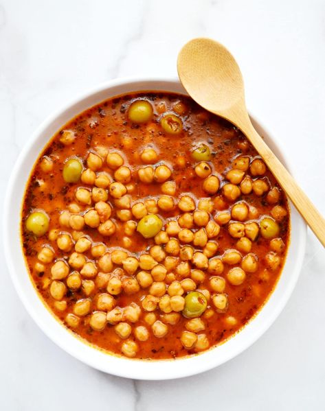 Garbanzos Guisados (Puerto Rican Stewed Chickpeas) Puerto Rican Garbanzo Bean Recipes, Hispanic Rice, Stewed Chickpeas, Puerto Rican Spanish, Avocado Egg Recipes, Puerto Rican Recipe, Latin Food Recipes, Coconut Rice Pudding, Chicken Empanadas