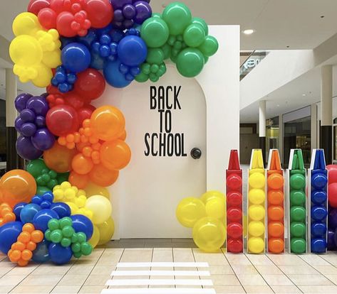 Rainbow Party Theme, Colorful Event, Rainbow Backdrop, Rainbow Theme Party, Back To School Party, Art Birthday Party, Rainbow Balloons, Rainbow Party, Diy Set