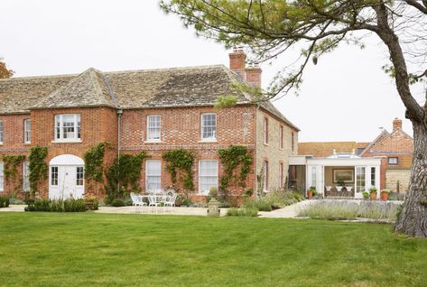 Garden rooms for listed properties - Westbury Garden Rooms English Country House Exterior, Orangery Extension Kitchen, Georgian Farmhouse, Victorian Country House, Country House Exterior, English Country House Style, House With Land, Westbury Gardens, Timber Roof