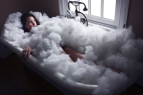 This would be nice on a stressful, rainy Monday like today Yennefer Of Vengerberg, Best Bath, Foto Art, Relaxing Bath, Bubble Bath, Comfy Cozy, Bath Time, Photo Inspiration, How To Fall Asleep