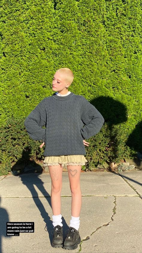 Outfits With Shaved Head, Outfits With Buzzcut, Bald Outfits Women, Technocore Outfits, Buzzcut Women Outfit, Buzz Cut Outfit Women, Buzzcut Outfit Women, Shaved Head Fashion, Shaved Head Outfits