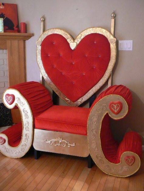 Queen Of Hearts Chair, Alice In Wonderland Float, Queen Of Hearts Decorations, Alice In Wonderland Chair, Alice In Wonderland Furniture, Queen Of Hearts Party, Alice In Wonderland Ballet, Alice Halloween, Alice In Wonderland Decor