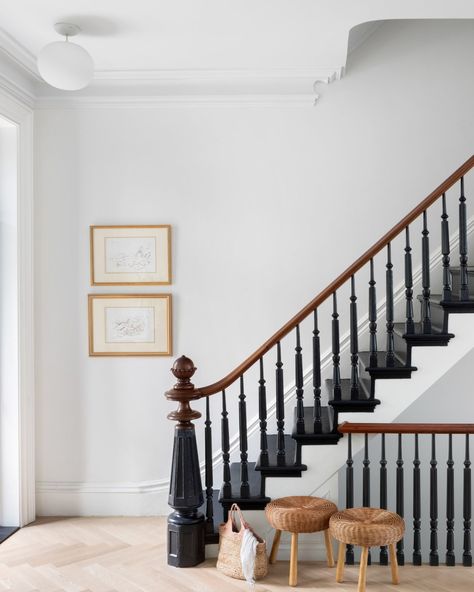 Townhouse Stairs, Manhattan Townhouse, Elizabeth Roberts, Street Townhouse, Black Stairs, Staircase Railing, Mansard Roof, Parisian Apartment, Luxe Interiors