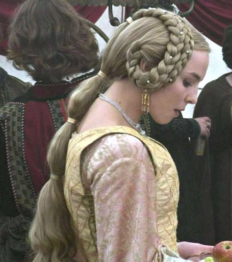 Costume Designer Janty Yates: The Frock Flicks Guide – Frock Flicks Unique Hair Color Ideas, Unique Hair Color, Mermaid Braids, Historical Hairstyles, Medieval Hairstyles, Fantasy Hair, Unique Hair, Dare To Be Different, Costume Designer