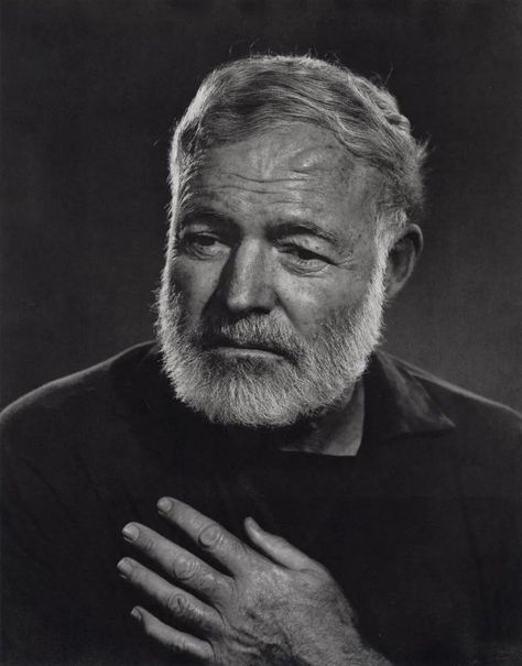 Writers Portrait, Ernest Hemingway Aesthetic, Ernest Hemingway Pictures, Chair Photoshoot, Ernst Hemingway, Ernest Hemingway Photo, Ernest Hemingway The Old Man And The Sea, Old Man Portrait Black And White, Ernest Hemingway Quotes Old Man And The Sea