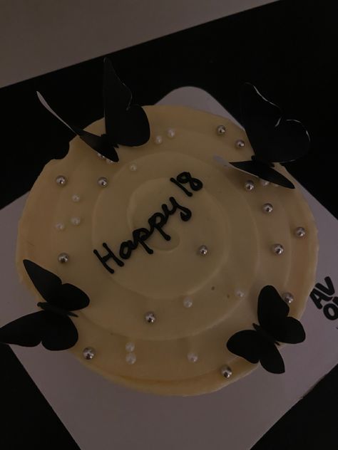 18th 18th Bday Cake Ideas, Bdy Cake, Happy 18th Birthday Cake, Nicole Bonnet, Cake Captions, Happy Birthday Lyrics, 17 Doğum Günü, 18th Party Ideas, 18th Cake