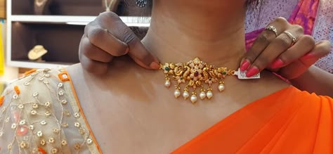 Mini Chowkar, Simple Choker Designs, Mini Choker Gold Indian, Short Necklace Designs Gold Latest, Ruby Necklace Designs, Choker Design, Kids Gold Jewelry, Simple Choker, Choker Necklace Designs