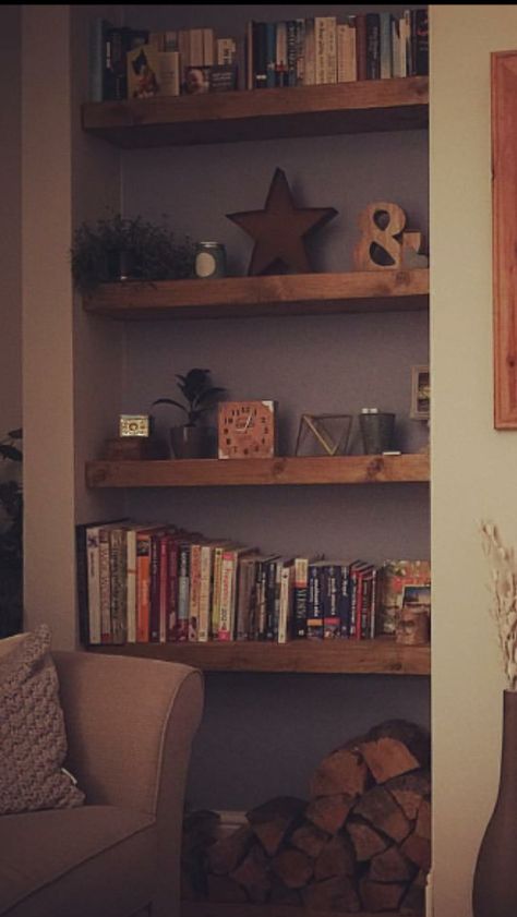 Cove Shelving, Lounge Shelving, Dark Lounge, Snug Room, Cosy Lounge, Lounge Ideas, Oak Shelves, Pallet Wall, Wood Book