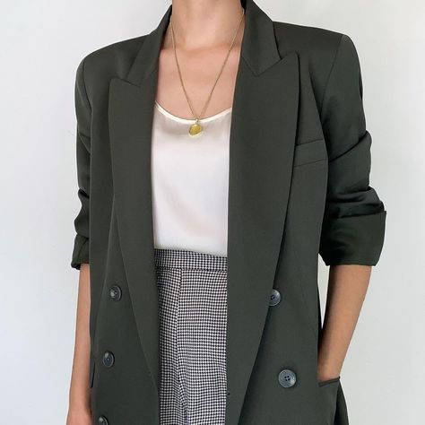 Green Blazer Outfits, Olive Blazer Outfit, Khaki Blazer Outfit Women, Olive Green Blazer Outfit, Green Blazer Outfits For Women, Khaki Blazer Outfit, Blazer Outfits For Women Work, Green Blazer Outfit, Grey Blazer Outfit