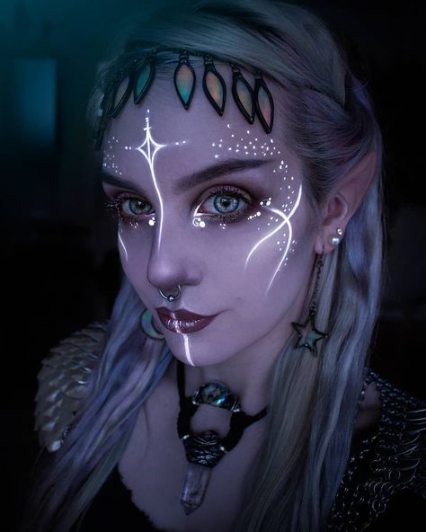 "These necklaces will soon be available @vespermoth (Swipe to see more pictures of the Elbereth Necklace) 💜" - Model: Annika (@manicmoth) - Beautiful Glass Headpiece & Moon & Star Earrings @kateshofactory #elfgirl #nightelf #moonchild #pagangoth #manicmoth #gothgirl #gothic #tolkien #gothicmakeup #neonmakeup #elvenstyle Elven Makeup, Pagan Makeup, Dark Fairy Makeup, Elf Cosplay, Neon Makeup, Halloween Eyes, Cool Makeup Looks, Moon And Star Earrings, Fairy Makeup