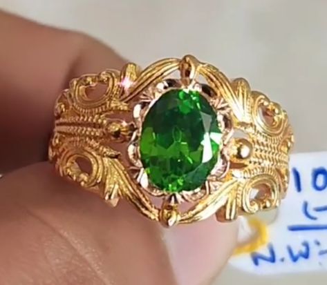 Gents Gold Ring, Latest Gold Ring Designs, Couple Ring Design, Mens Ring Designs, Wedding Dresses Men Indian, Rings Men, Gold Earrings Models, Gents Ring, Emerald Rings