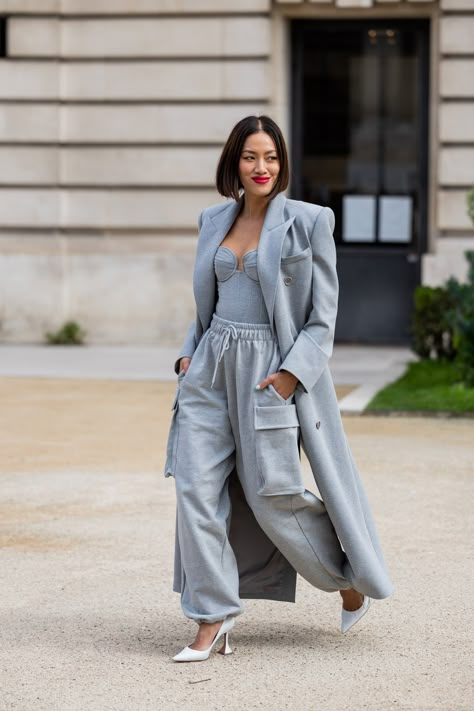 Wellness Retreat Outfits, Gray Monochromatic Outfit, What To Wear With Joggers, Ugg Boots Style, How To Wear Joggers, Higher Vibration, Shoe Ideas, Streetwear Mode, Popsugar Fashion