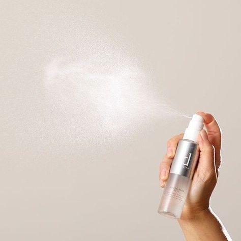 Hand Photography, Gel Texture, Aesthetic Clinic, Cosmetics Photography, Makeup Setting Spray, Poster Background Design, Mist Spray, Setting Spray, Beauty Items