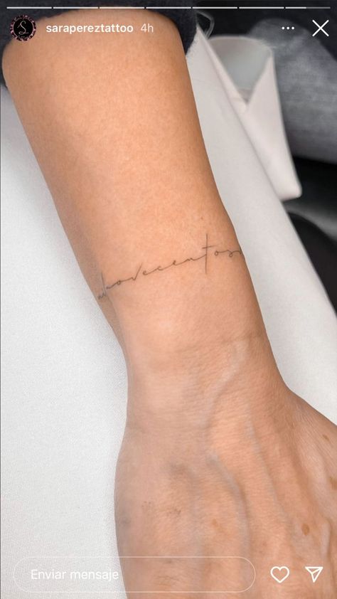 Tattoo Armband, Word Tattoo Ideas, Line Tattoo Ideas, Petit Tattoo, Word Tattoo, Single Line Tattoo, Inspiration Tattoos, Tattoo Bracelet, Line Tattoo