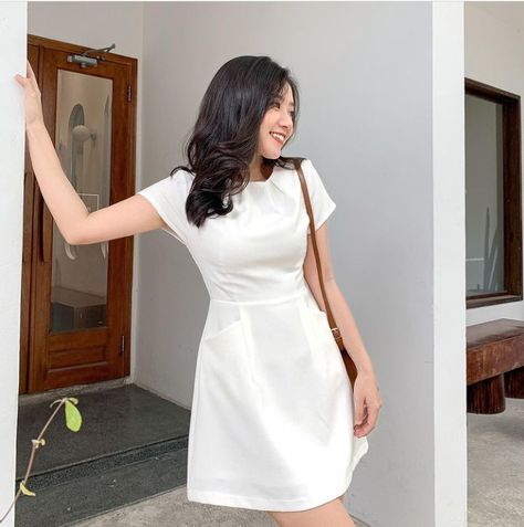 White Short Frock, Frock Short, Casual Outfit For Work, Trap Girl, Old Money Preppy, Korean Skirt, Simple Lehenga, Short Frock, Modest Casual Outfits