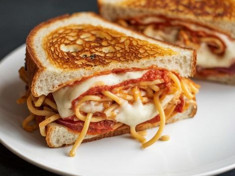 Carb Lover's Dream: Spaghetti Grilled Cheese - NewsBreak Spaghetti Grilled Cheese, Garlic Parmesan Fries, Leftover Spaghetti, Best Sandwich Recipes, Creamy Crab, Chicken Gnocchi, Chicken Gnocchi Soup, Spaghetti Bolognese, Homemade Chili