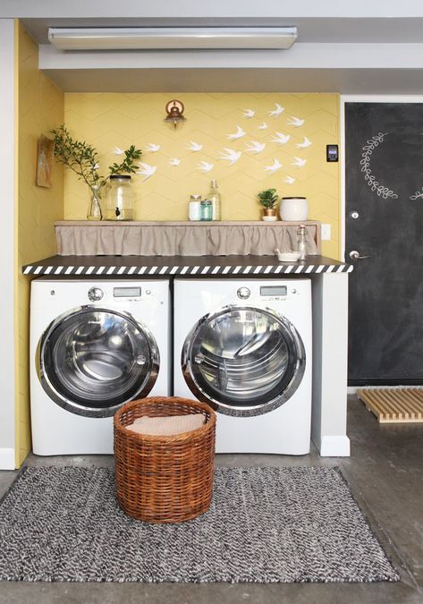 7 DIY ideas for a laundry nook in the garage - and 3 things I wouldn't repeat Garage Laundry Rooms, Utility Room Designs, Laundry Nook, Produce Storage, Garage Laundry, Garage Remodel, Laundry Area, Garage Makeover, Laundry Room Storage