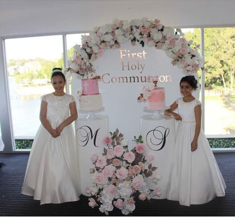 Communion Backdrop Ideas, First Communion Backdrop Ideas, Holy Communion Stage Decorations, First Communion Decorations Backdrop, 1st Communion Party Ideas, First Communion Banner Ideas, Holy Communion Background, Classy Decorations, Christening Banner