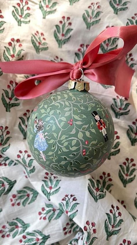 Riley Sheehey Christmas, Christmas Balls Painting, Diy Painted Ornaments, Hand Painted Christmas Balls, Painted Ornaments Christmas, Riley Sheehey, Painting Ornaments, Hand Painted Bauble, Painted Christmas Ornaments