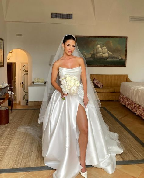 Fitness Influencer, Dream Wedding Decorations, Fancy Wedding Dresses, Dream Wedding Ideas Dresses, Princess Wedding Dress, Elegant Bride, Satin Wedding Dress, Classy Wedding, Bride Gowns