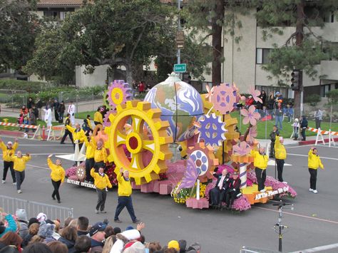 Rose Bowl Parade, Christmas Parade Floats, Rose Parade, Rotary Club, Parade Float, Simi Valley, Christmas Parade, Rose Bowl, Float