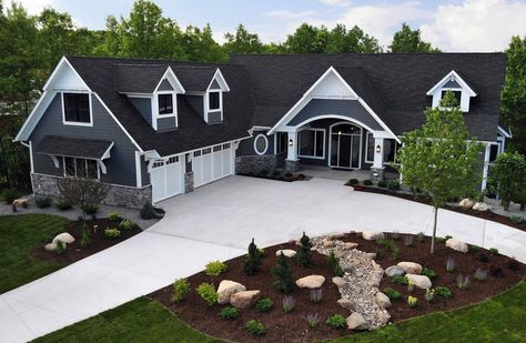 Side Garage Driveway Layout, Color Of House, Circle Driveway Landscaping, Garage Layout, House Driveway, Side Garage, Circle Driveway, Mobile Home Exteriors, Cambridge House