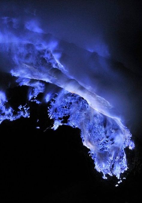 Ijen Volcano, Kawah Ijen, Awesome Photography, Eye Of The Storm, Blue Flames, Oblivion, China Travel, Natural Phenomena, Abstract Photography