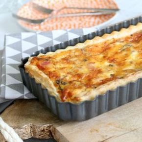 Simple Egg and Bacon Pie (only 6 ingredients!) Egg And Bacon Pie, Savoury Slice, Pie Ideas, Bacon Pie, Egg And Bacon, Egg Pie, Quiche Recipes Easy, Pies Maker, Savory Pastry