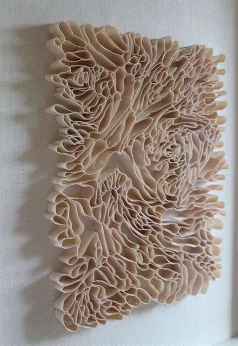 Sculptures Céramiques, Keramik Design, Ceramic Wall Art, Sgraffito, Paper Sculpture, Ceramic Artists, Art Plastique, Organic Shapes, Ceramic Sculpture