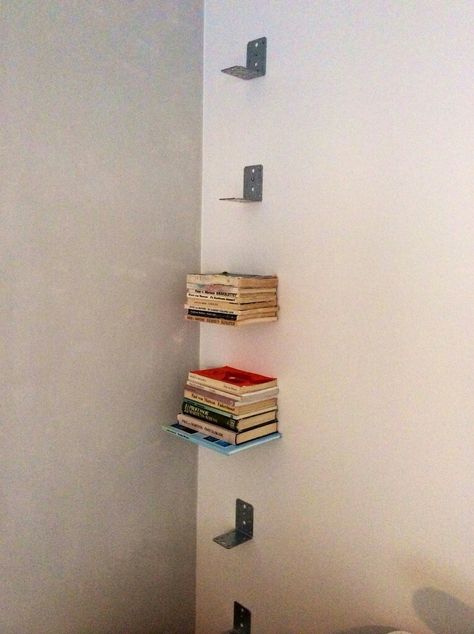 Cool Shelves Ideas, Libreros Aesthetic, Bookshelf Bedroom Ideas, Floating Bookshelves Bedroom, Stacked Tile Backsplash, Stacked Tile, Bookshelves Bedroom, Tile Backsplash Ideas, Vertical Bookshelf