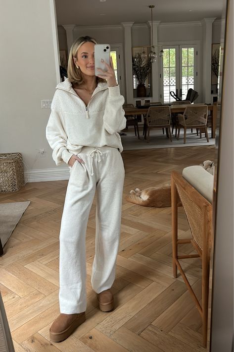 Aerie Lounge Set, Casual Winter Lounge Outfits, Family Airbnb, Aerie Outfits, Lounge Wear Aesthetic, Comfy Mom Outfits, Lounge Set Outfit, Cute Lounge Outfits, Neutral Clothes