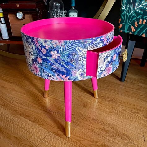 Pink Bedside Table, Pink Bedside Tables, Diy Furniture Upgrade, Hot Pink Bedrooms, Green Bedside Table, Blue And Pink Bedroom, Navy Sofa, Pink Bedroom Decor, Pink Room Decor