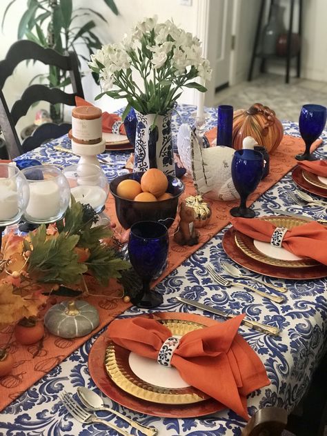 Blue White And Orange Thanksgiving, Blue And Orange Fall Tablescape, Blue And Orange Tablescape, Blue Thanksgiving Table, Orange Christmas Decor, Dishes Display, Blue And White Table Setting, Blue And White Dishes, Chinoiserie Chic Decor