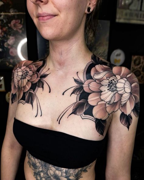 Chest And Shoulder Tattoo Women, Black Traditional Tattoo Ideas, Collarbone Cover Up Tattoo, Chest Tattoo Female Upper Cover Up, Black Work Back Tattoo, Peony Chest Tattoo, Flower Collarbone Tattoo, Quick Tattoos, Trad Sleeve