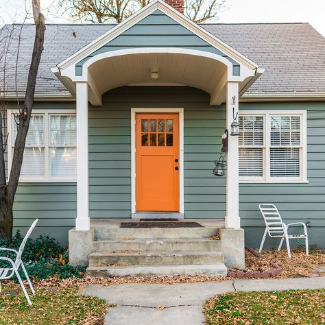 Orange Front Door, Orange Front Doors, Orange Paint Colors, Best Front Doors, Orange Door, Front Door Paint Colors, Door Paint Colors, Pintura Exterior, Painted Front Doors