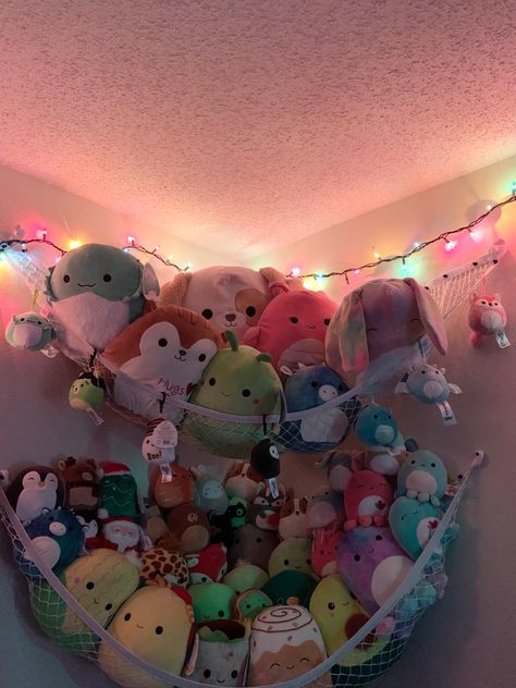 Squishmallow Hanging Net, Squishmallow Storage Net, Squishmallow Tag Display, Squishmallow Net Storage, Squishmallows Aesthetic Collection, Squishmellows Collection, Squishmallow Set Up, Squishmallow Net Aesthetic, Plushies Collection Room