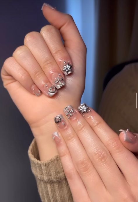 Charms On Short Nails, Chrome Hearts Nails Short, Short Nail Charms, Shorties Nails Square Design, Short Nails Chrome Hearts, Short Chrome Hearts Nails, Short Chrome Nails With Charms, French Tip Nails Chrome Hearts, Short Nails With Charms Y2k