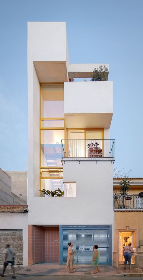 House in Guardamar del Segura: Maximizing Natural Light Junya Ishigami, Sou Fujimoto, Landscape And Urbanism, Chicago Architecture, Cultural Architecture, Education Architecture, Patio Interior, Natural Ventilation, Architecture Office